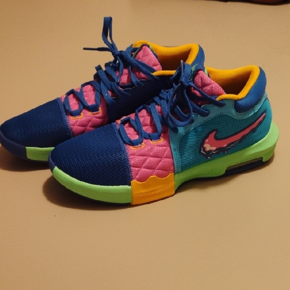 NEW Nike LeBron 8 Witness School Promise Sneakers in Blue, Pink, and Green 11
